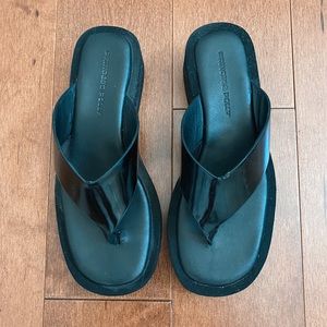 Princess Polly Platform Flip Flops in Black Size 6 🖤